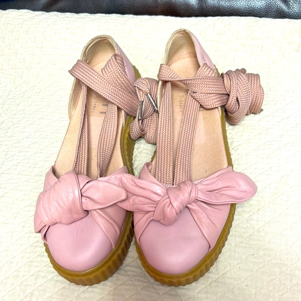 A rare find Adidas Puma FENTY Rihana (used. Pink in color. Size US 8.5.